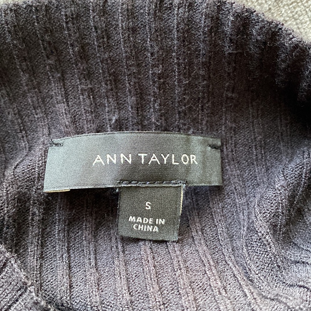 Ann Taylor Mock Neck Ribbed Sweater Shell - Picture 3 of 6